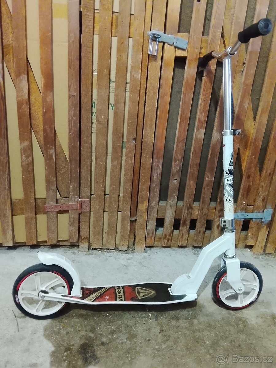 Dětská koloběžka.