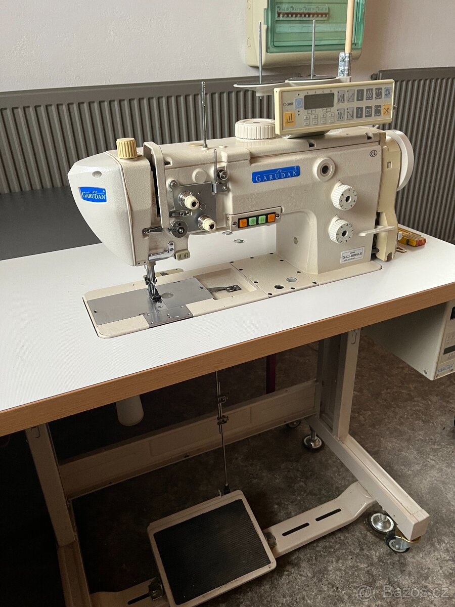 Průmyslový šicí stroj