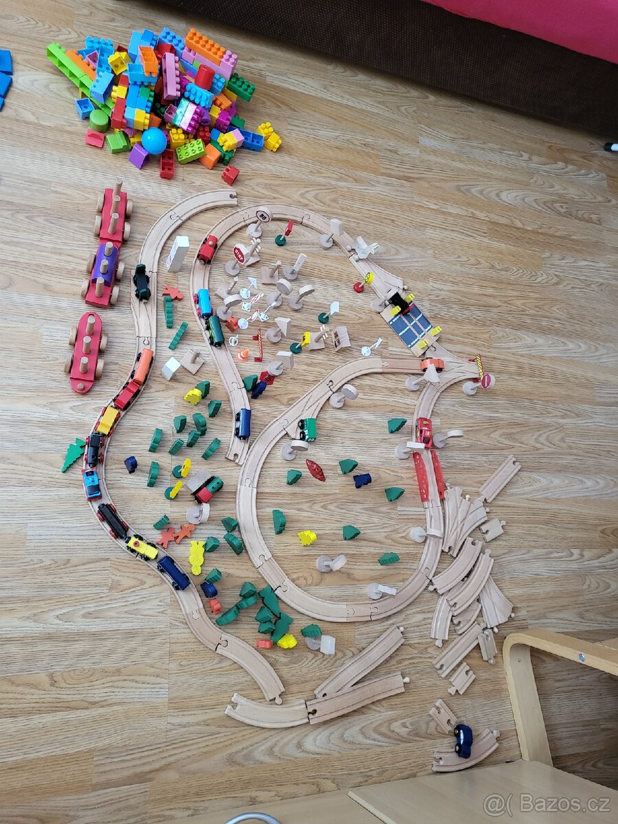 Dřevěná stavebnice ,plus plastové kostky