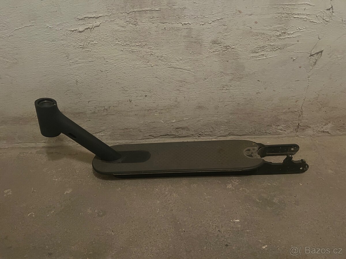 Rám / konstrukce z elektrokoloběžky Xiaomi