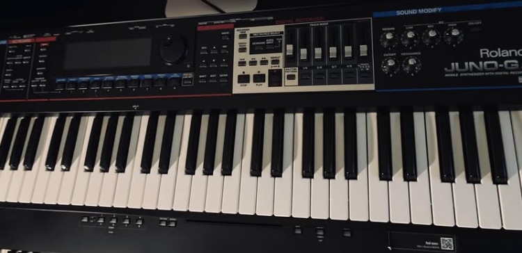 Roland Juno Gi