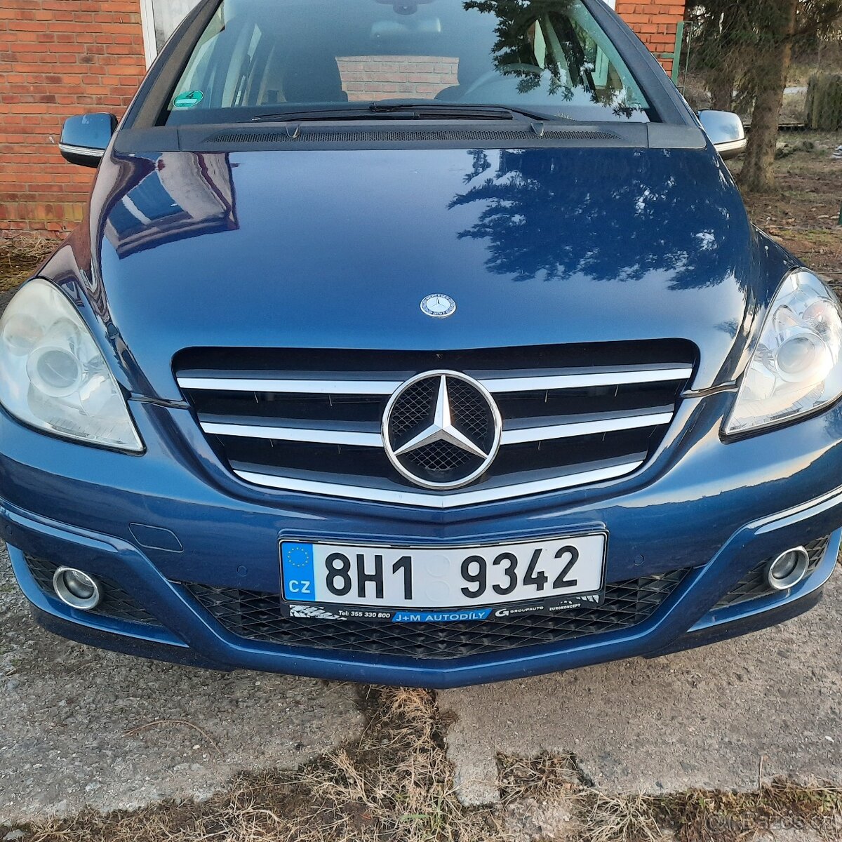 Mercedes Benz B180