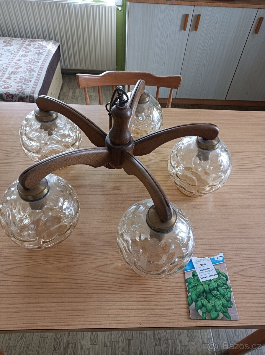 Prodám dřevěný 5-ti ramenný lustr
