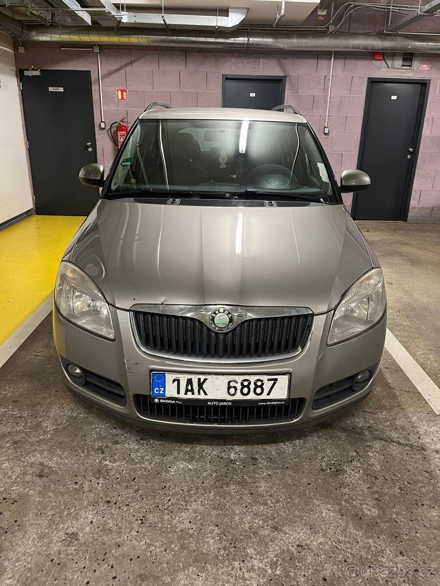 Škoda Fabia II Combi (5J), 1.4 16V benzín – 2009, šedá metal