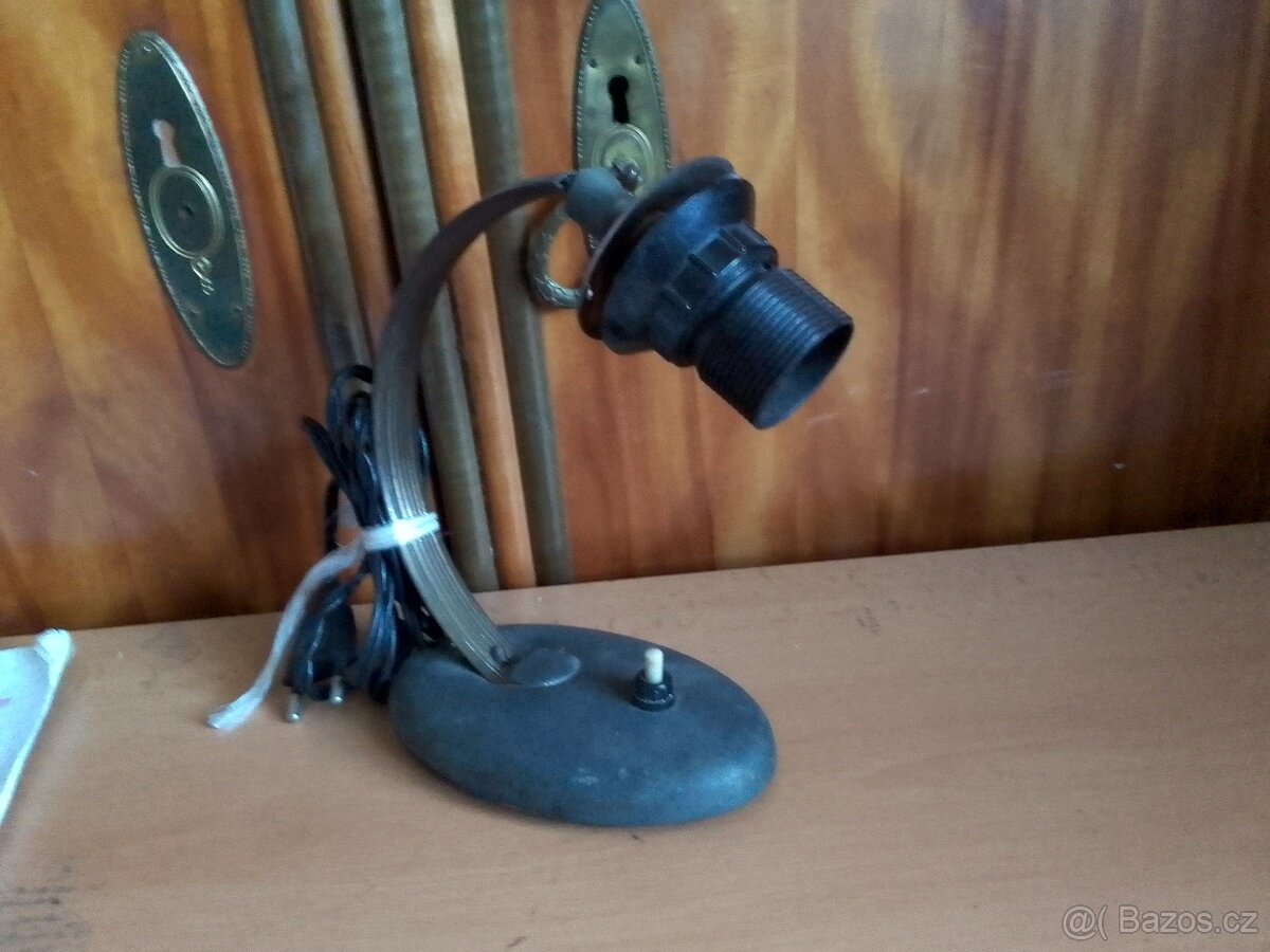 STARÁ STOLNÍ LAMPIČKA