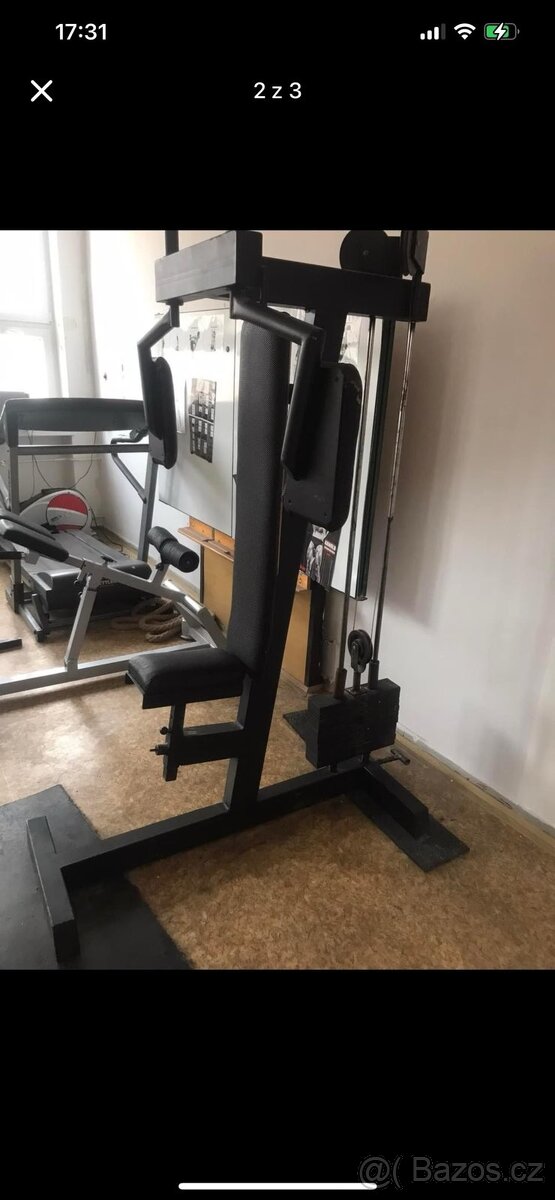 stroj na posilování prsních svalů pec deck butterfly