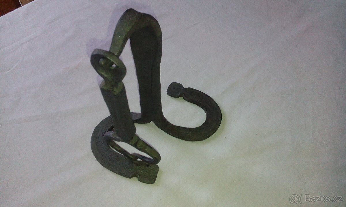 Kovaý otvírák na pivo apod