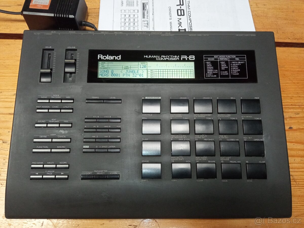 Automatický bubeník Roland R-8