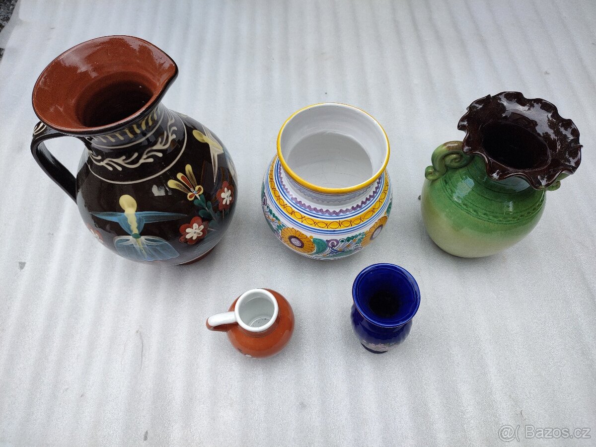 Keramické džbány-vázy