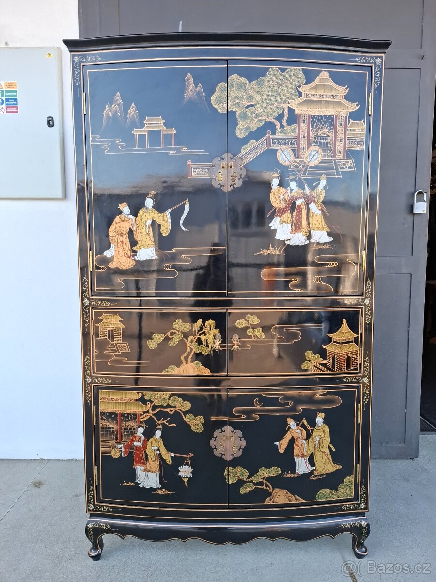 Ručně malovaná čínská masivní komoda