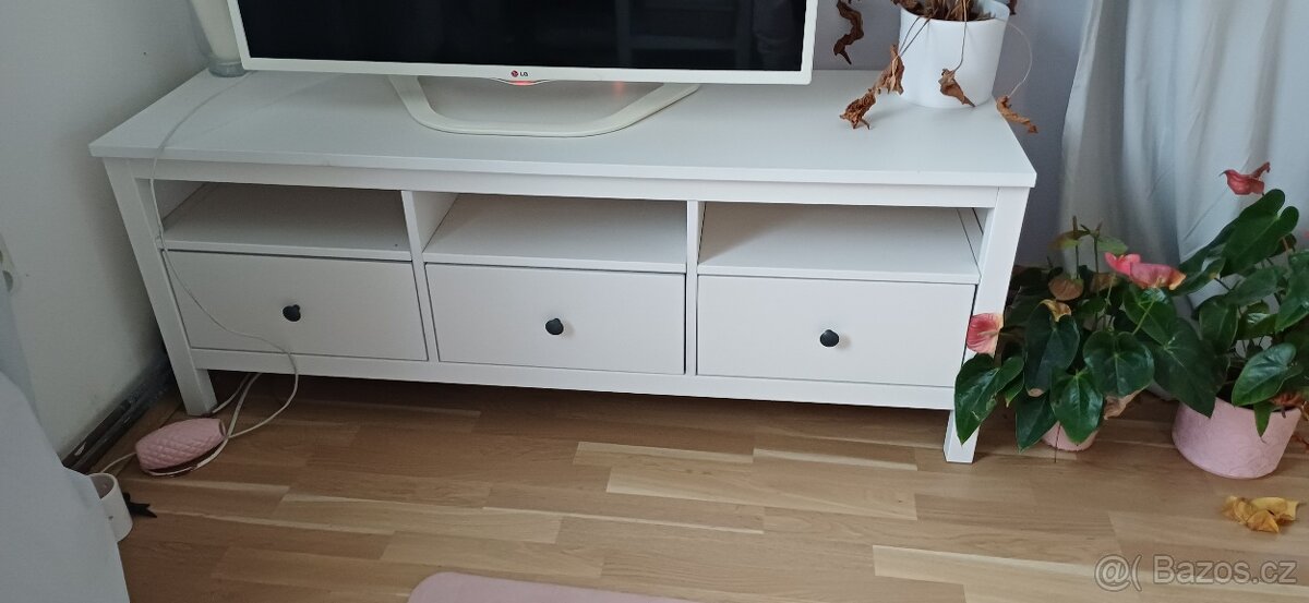 IKEA Hemnes TV stolek