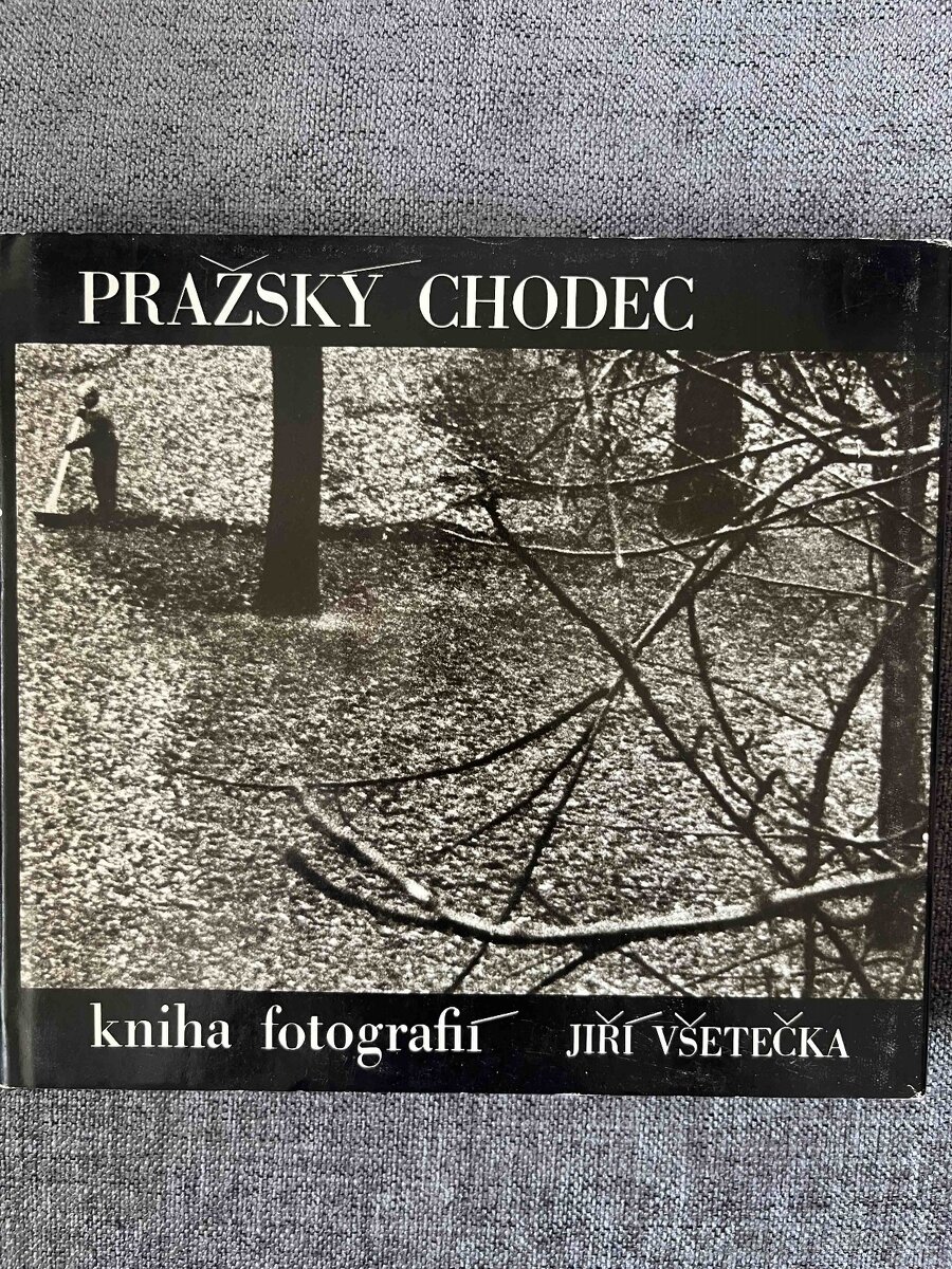 Pražský chodec od Jiřího Všetečky - rok vydání 1985