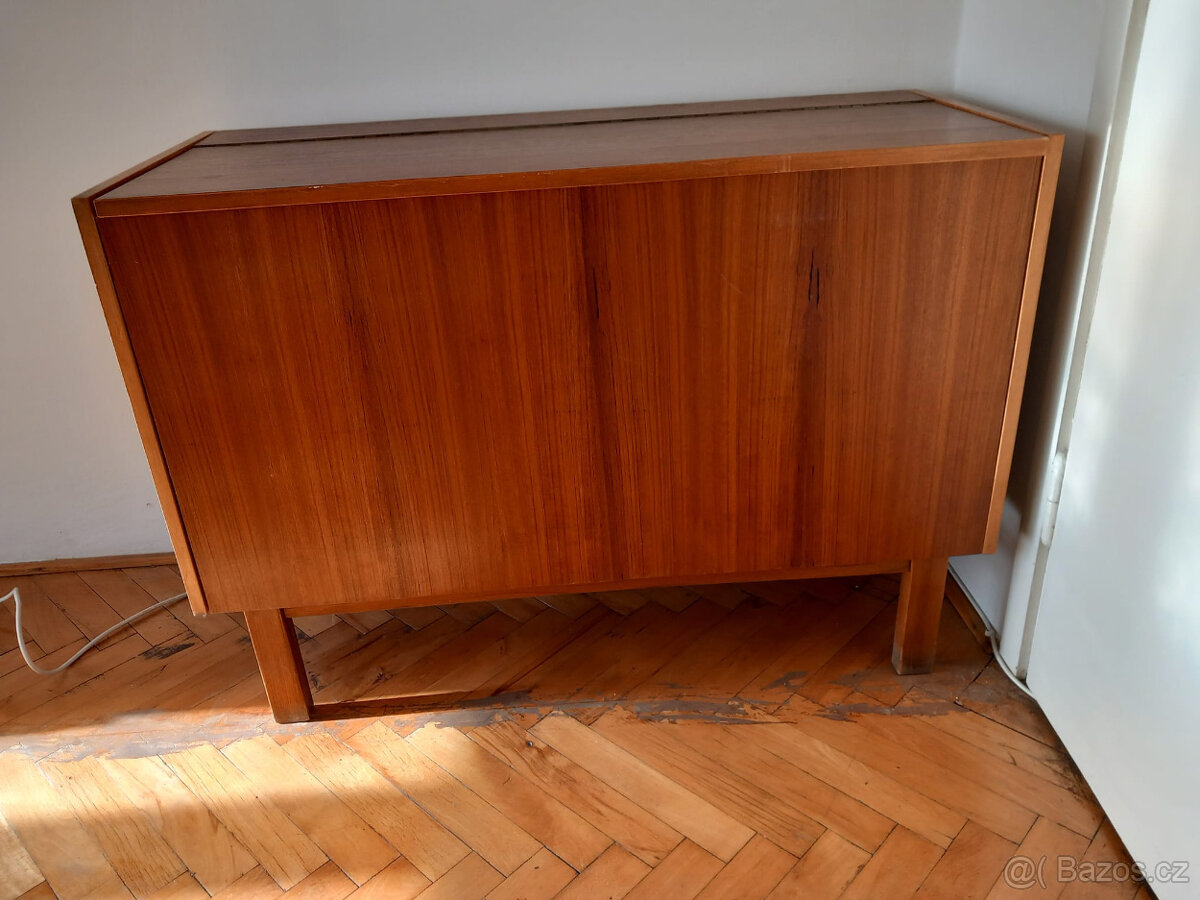 Skříňka na lůžkoviny - peřiňák tmavé dřevo