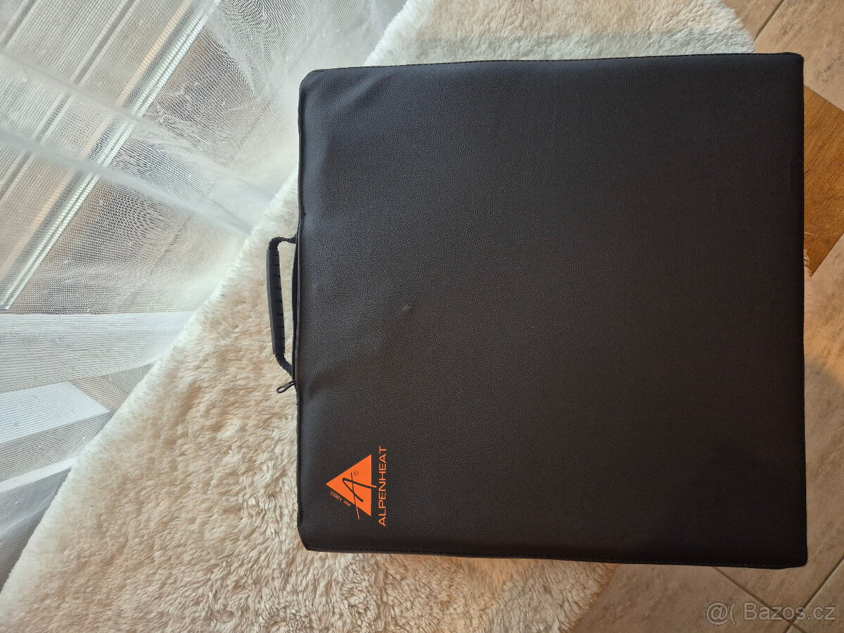 Vyhřívaný podsedák pro myslivce