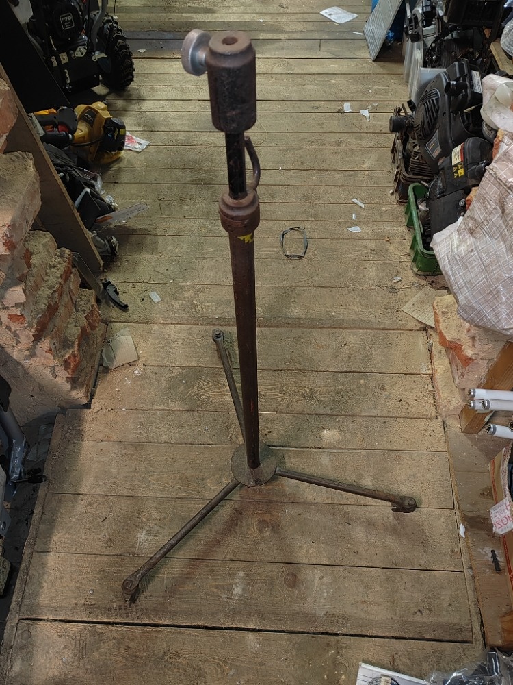 Držák , nožka , trojnožka