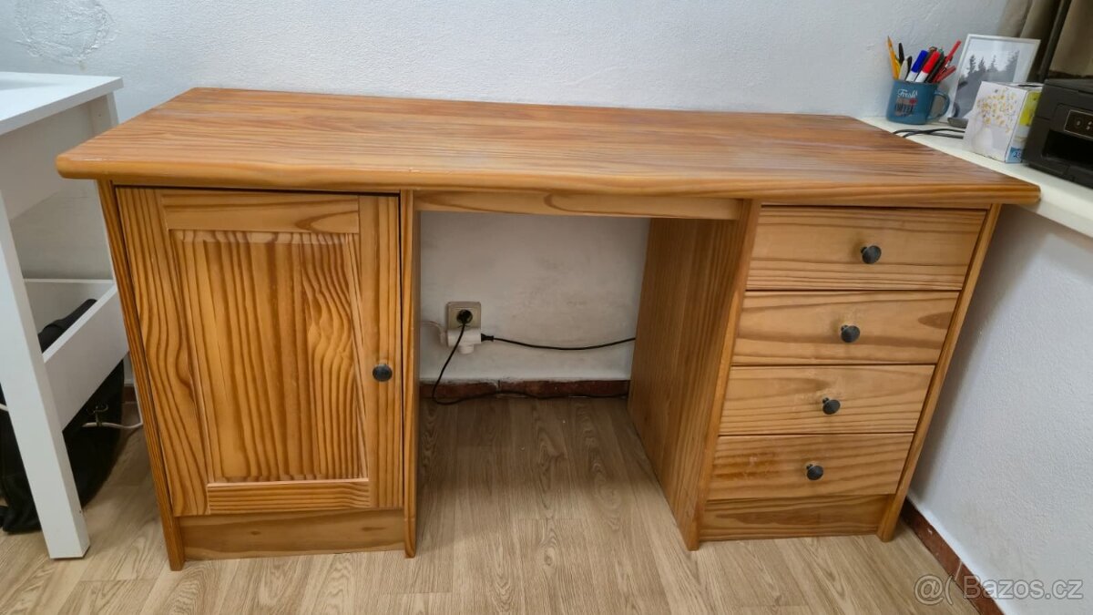 Dřevěný pracovní stůl š140 x h60,5 x v73,5