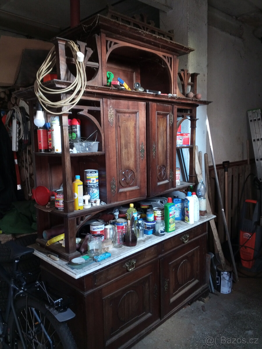 Starožitný nábytek