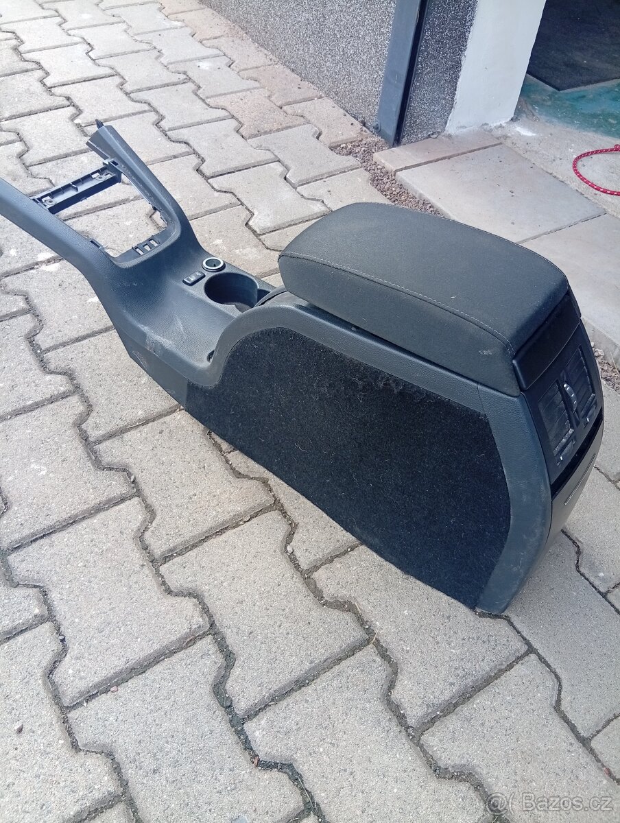 Prodám loketku na škoda Octavia 2,