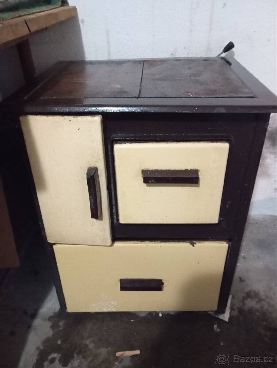 Sporák na tuhá paliva