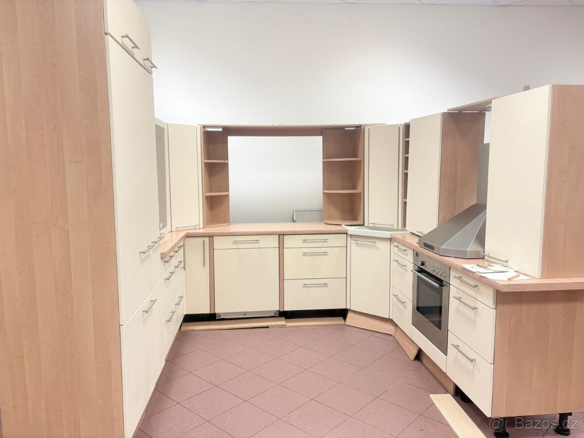 Velká kuchyňská linka včetně spotřebičů