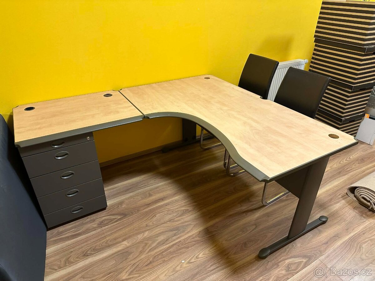 Prodám kvalitní kancelářský nábytek.
