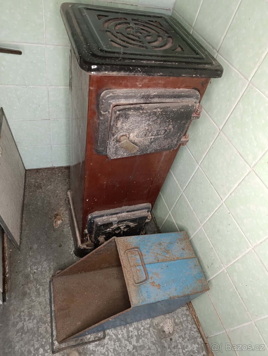 kamna Petry dobrý stav. + uhlák za 100kč