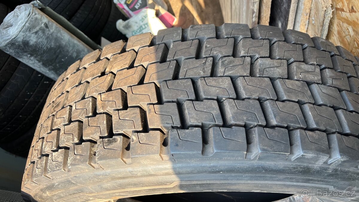 nový Recamic 315/70 r22,5