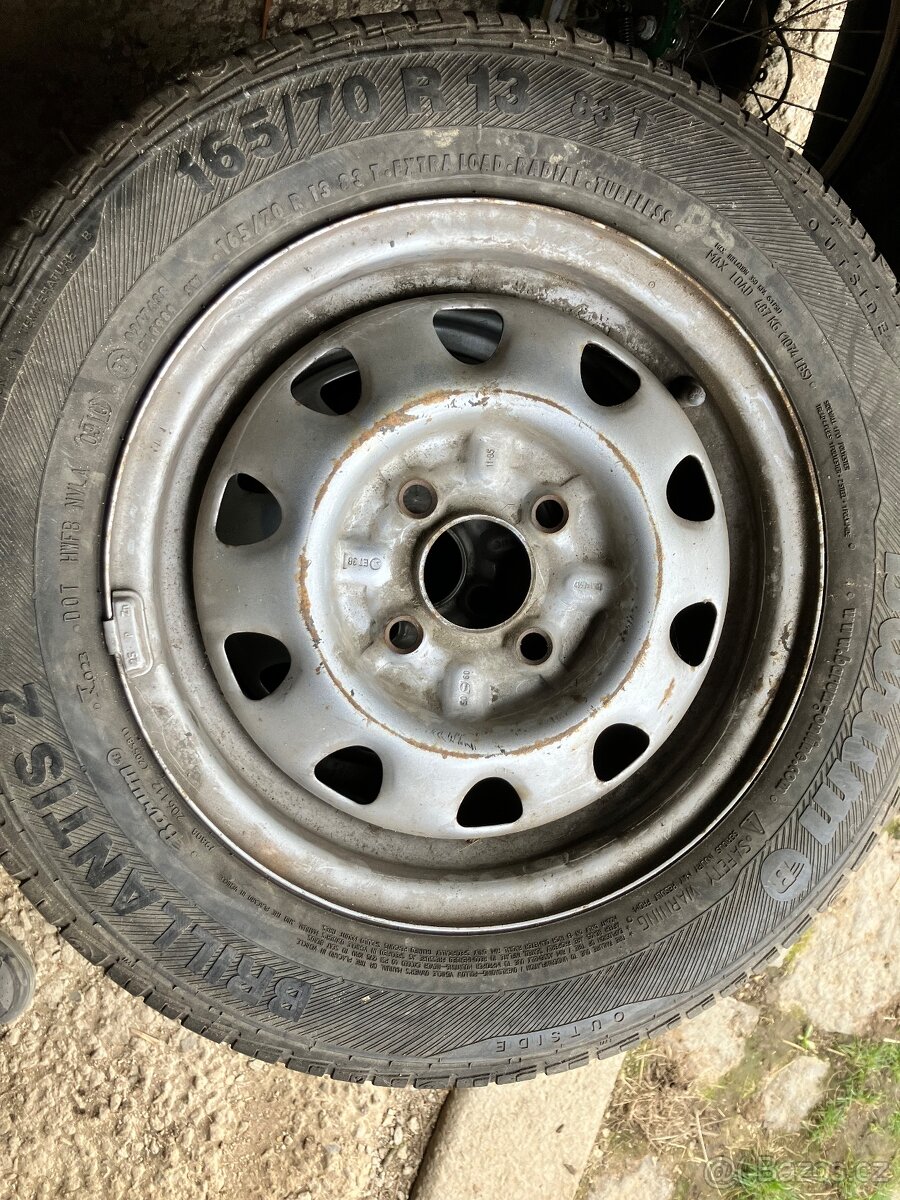 Staré pneumatiky na Škoda Felicia