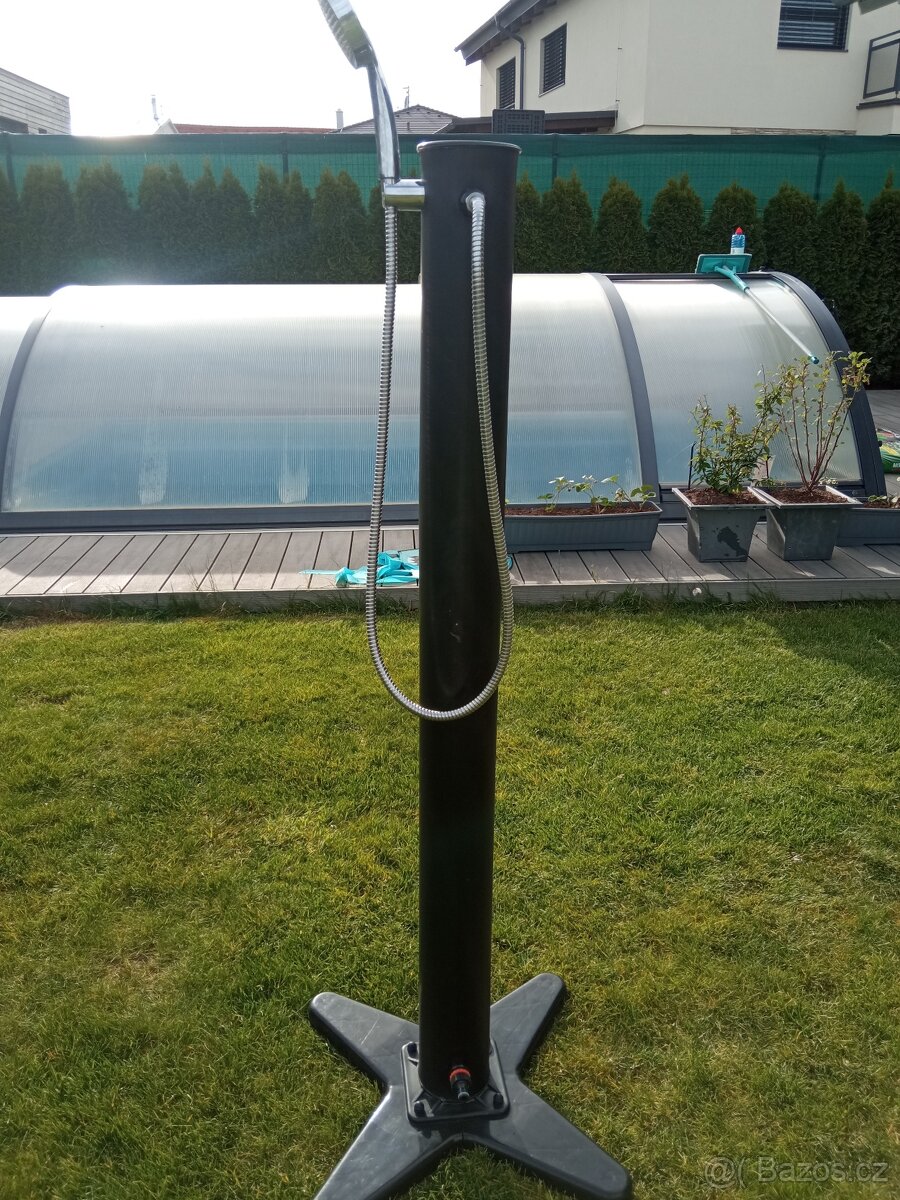 zahradni solarni sprcha