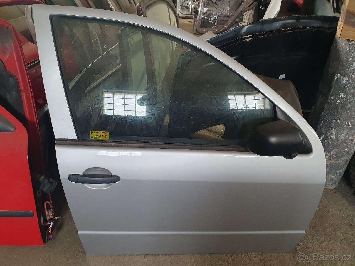Pravé přední  dveře Škoda Fabia 1 stříbrná 9102