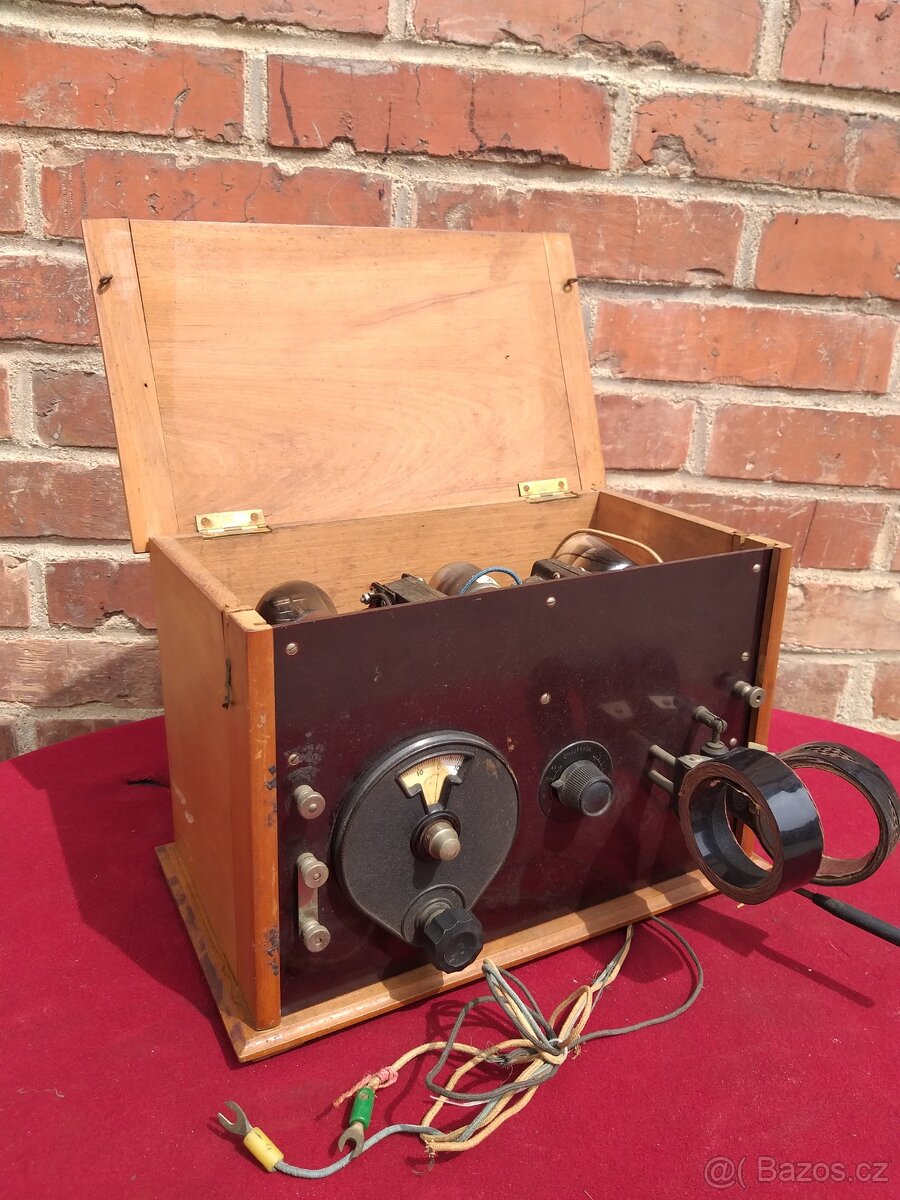 Staré rádio truhlička