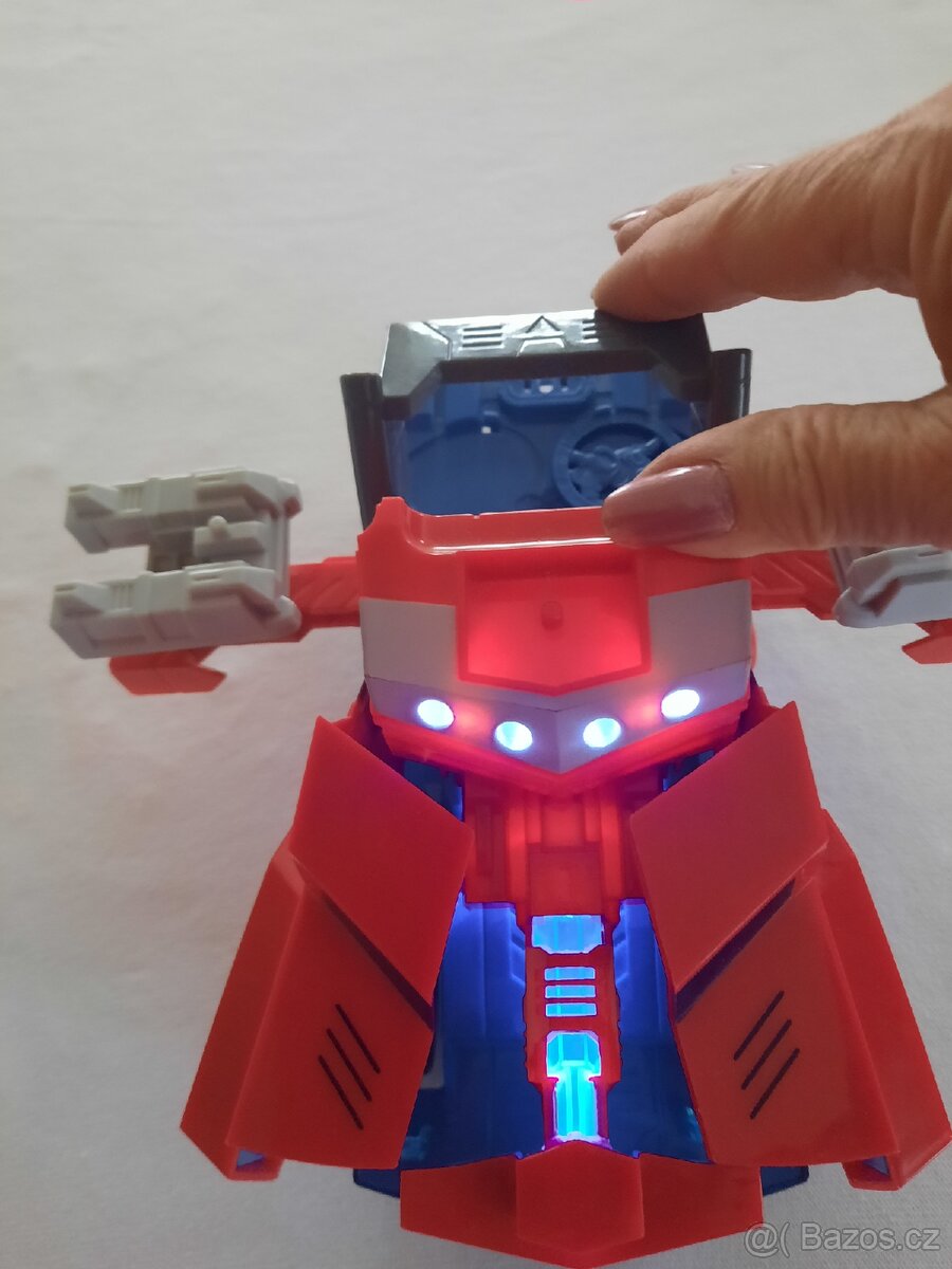 Různá auta: transformers a autojeřáb