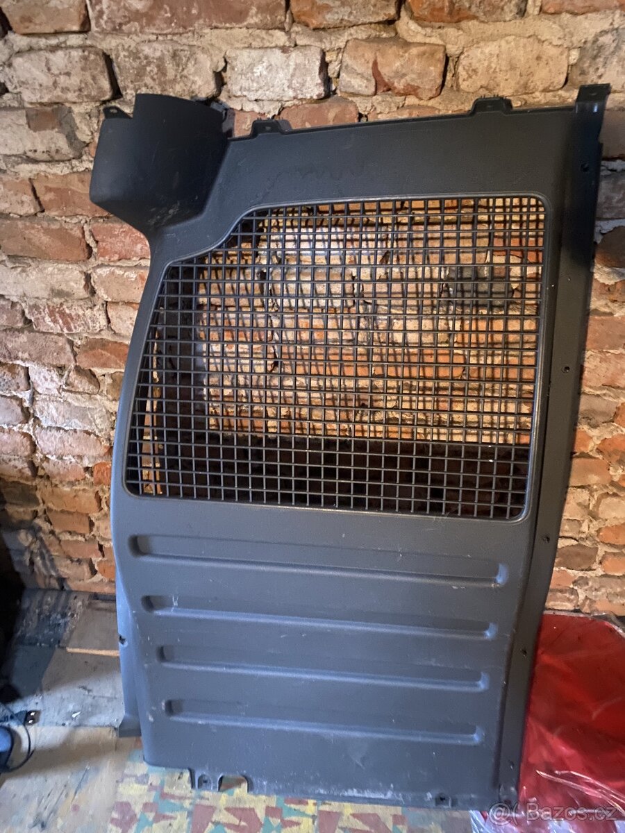 Dělící bezpečnostní stěna zavazadlového prostoru caddy