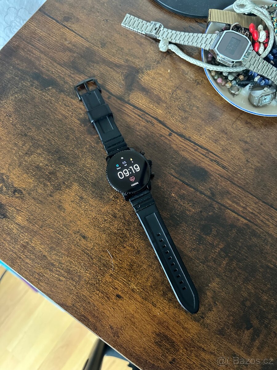 sportovní chytré hodinky Fossil Q Explorist HR černá