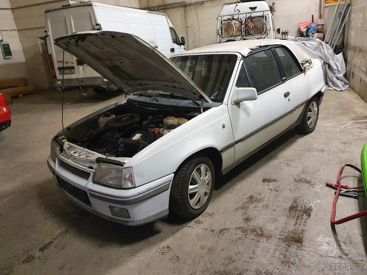 Opel Kadett Cabrio 1.6i Bertone
