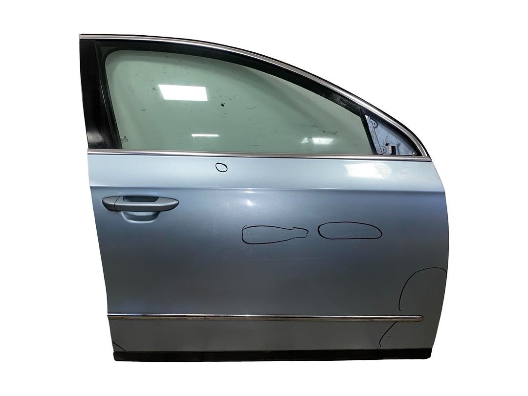 Pravé přední dveře modrá LB5M VW Passat B6 r.v. 2009