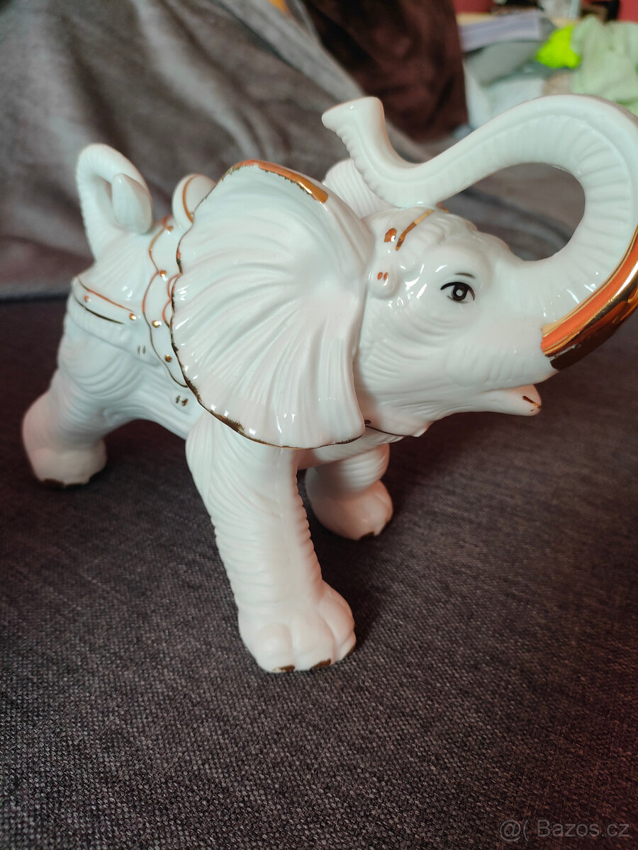 Porcelánová soška zvířete, slona / dobrý stav