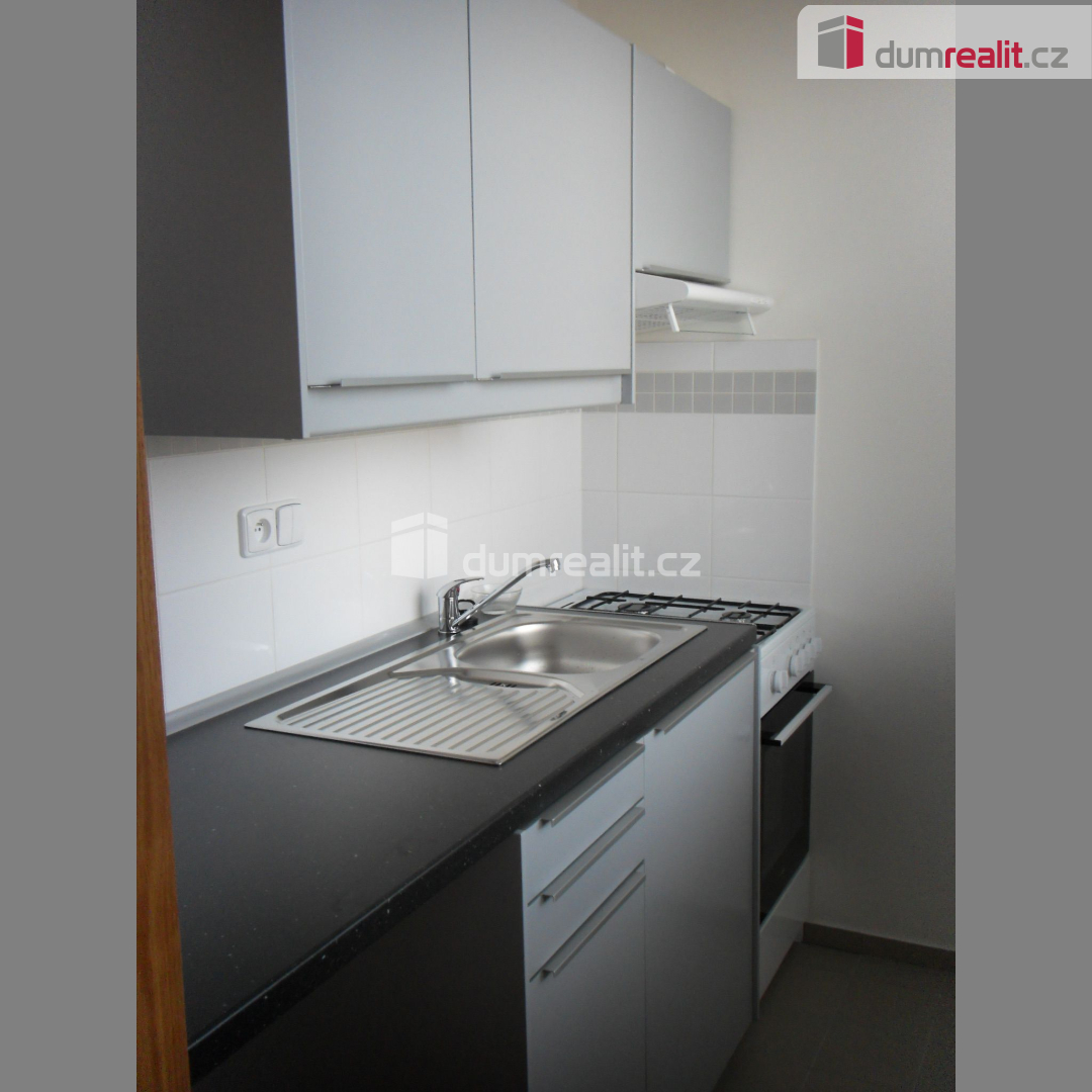 Pronájem 1kk 30m2 P9 Prosek panel po rekonstrukci komora čás