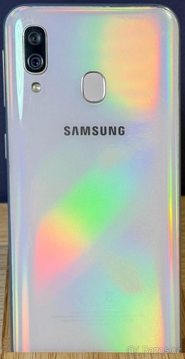 Top stav Samsung Galaxy A40 64gb plně funkční
