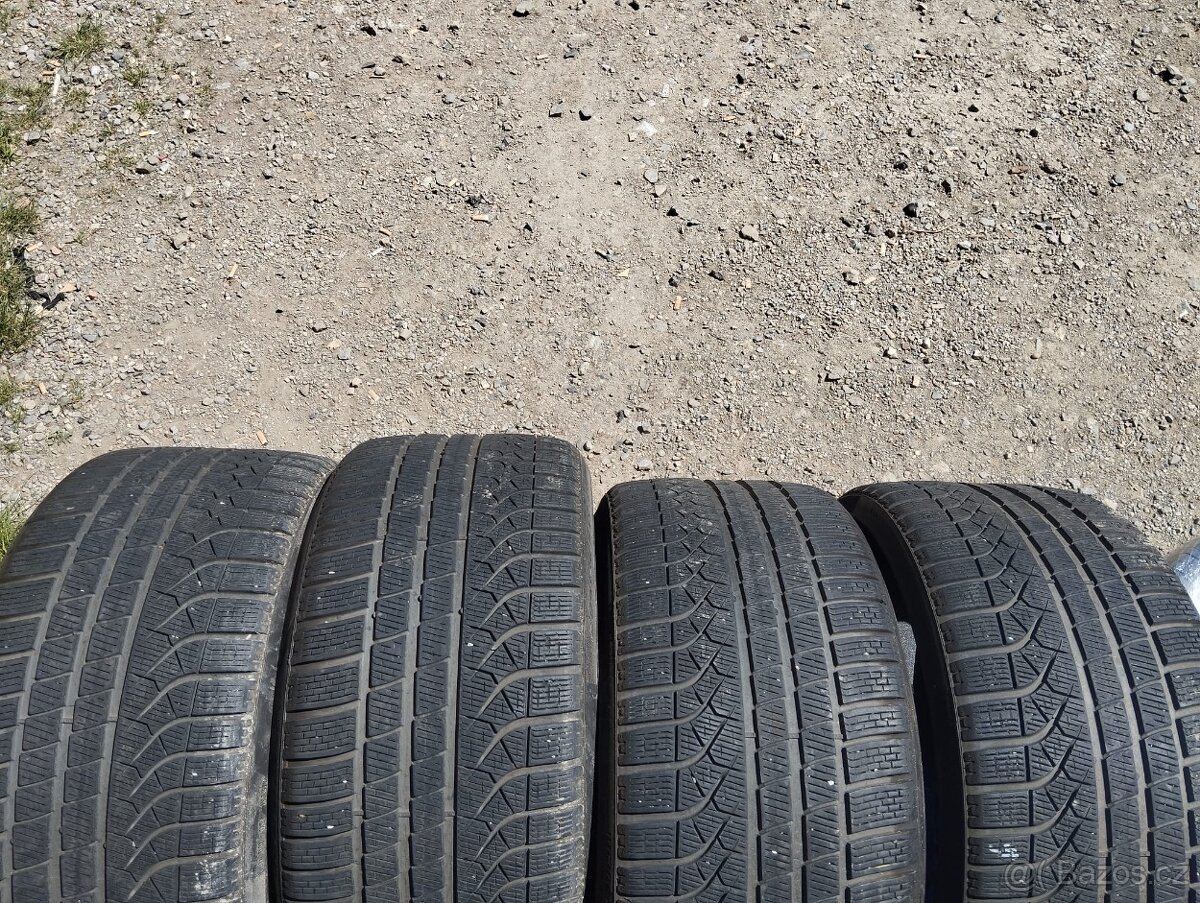 285/30/22 101w Pirelli - zimní pneu 4ks