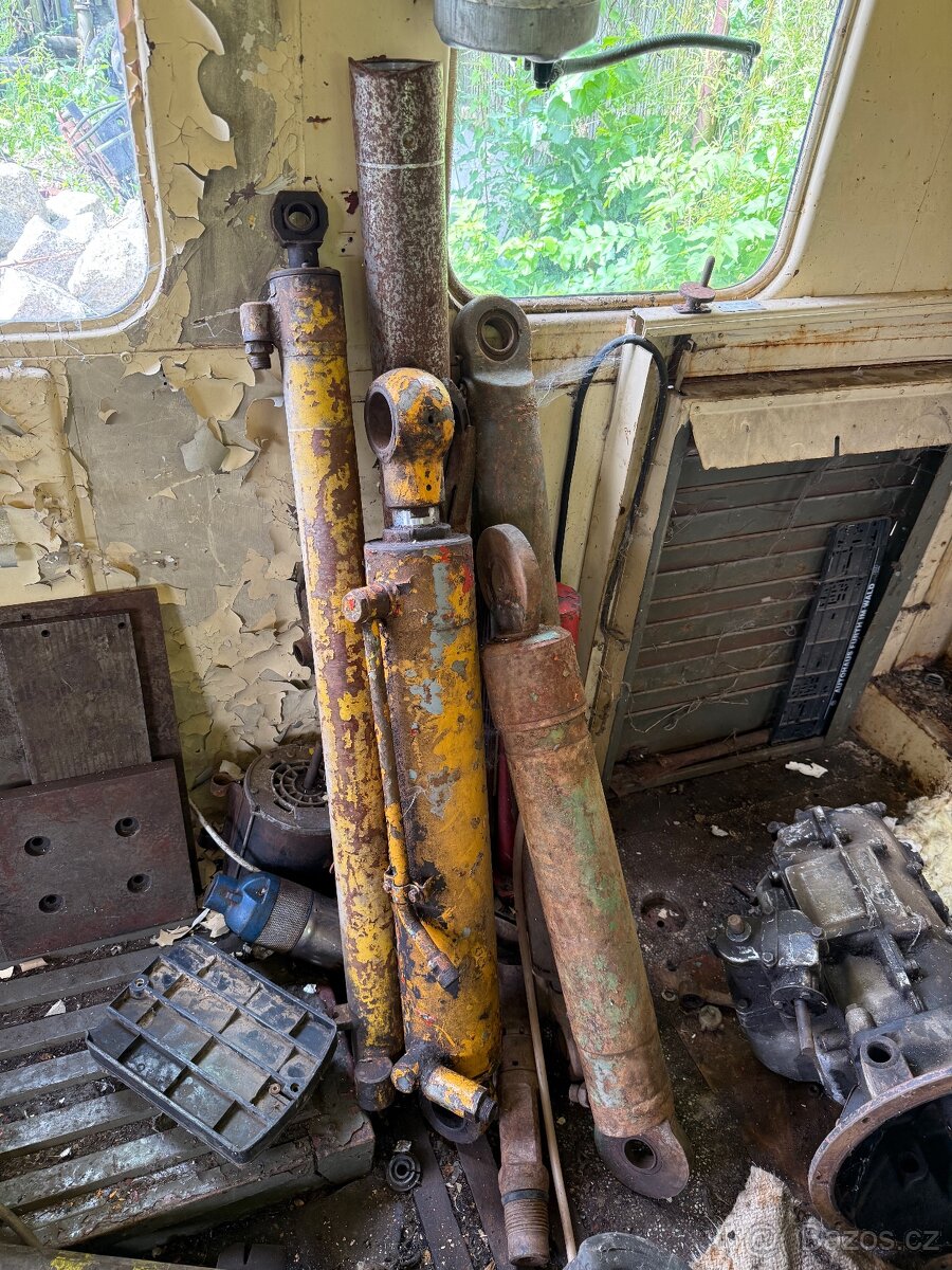 Hydraulické pístnice – různé velikosti