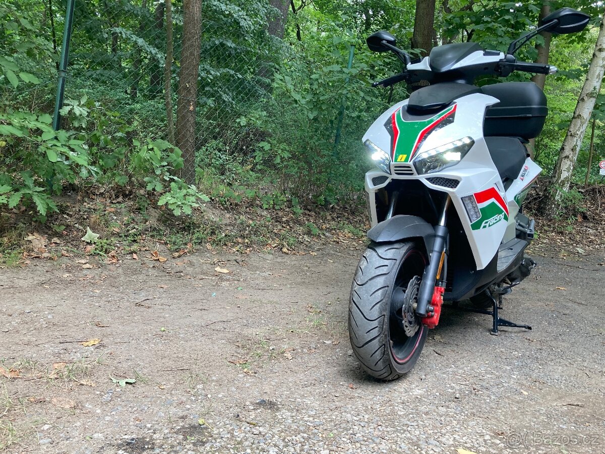 Prodám skútr Longjia formula 125cm 6.5kw