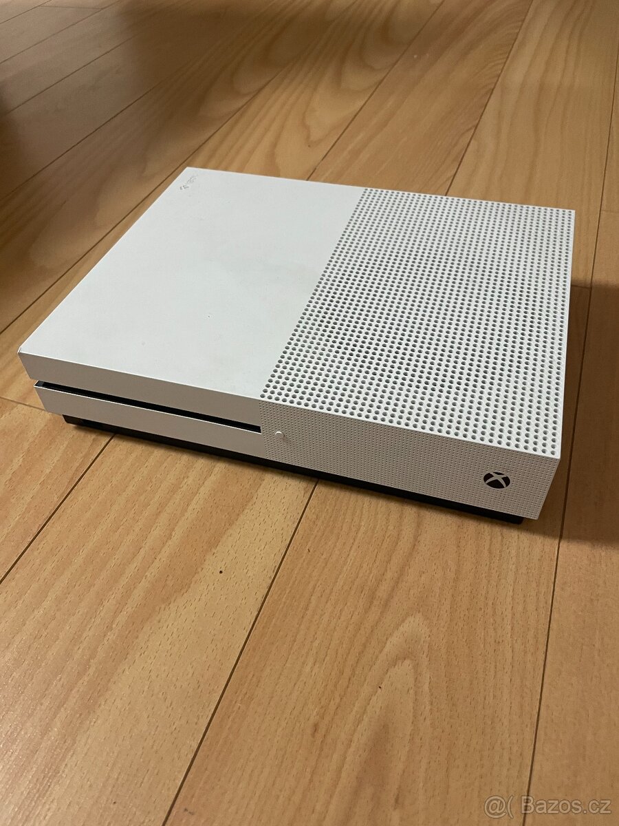 Prodám Xbox One S 1TB – Bez ovladače, možnost her