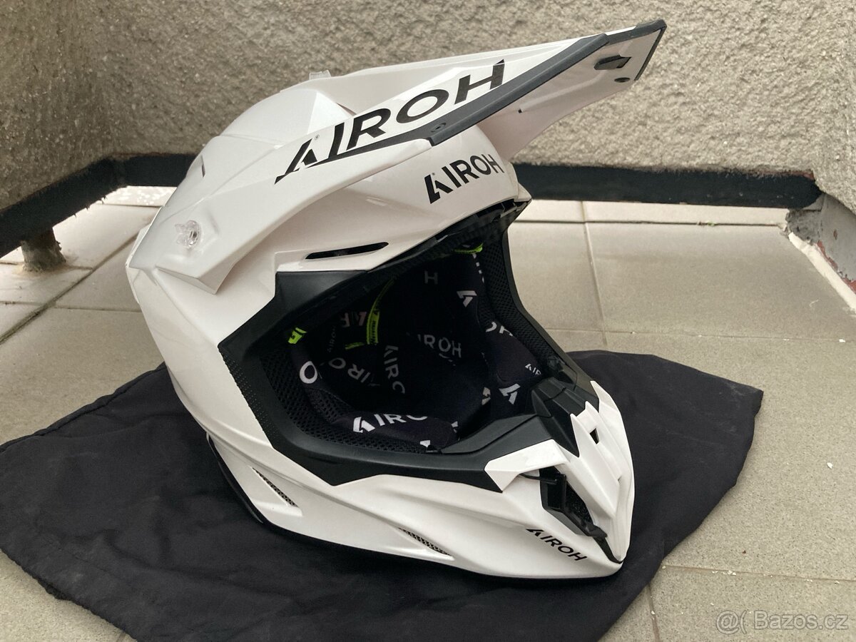 AIROH přilba TWIST 3 gloss white