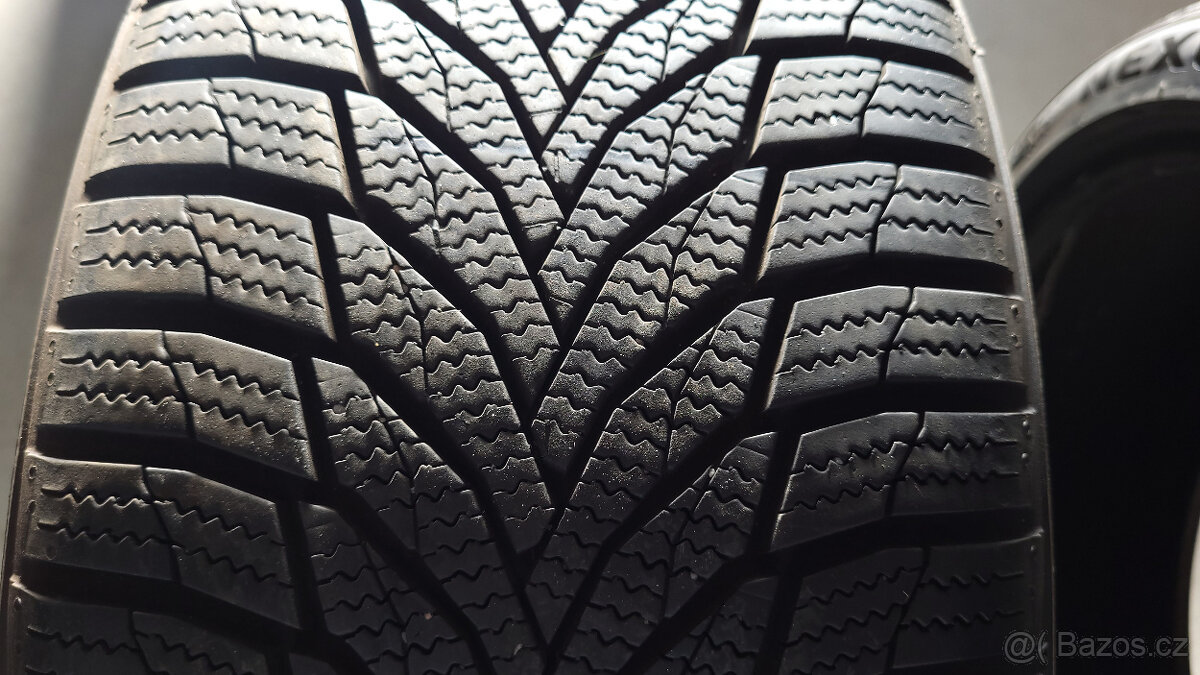 Téměř nové zimní pneu Nexen 215/40/18 XL, sada, DOT1623