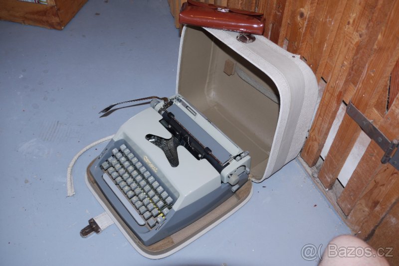Retro psací stroj Consul