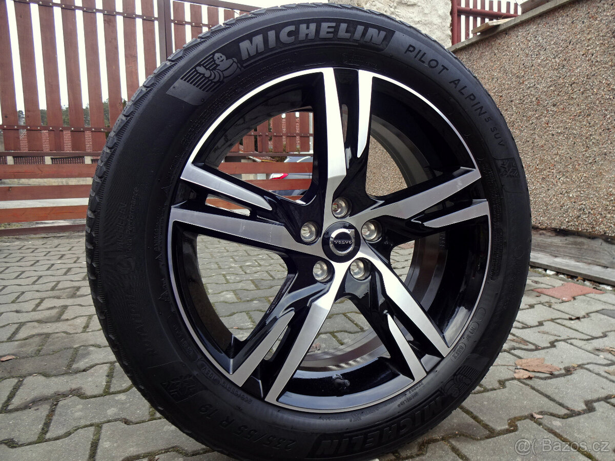 ZÁNOVNÍ ZIMNÍ ORIGINÁL VOLVO 19" 235/55R19 Michelin