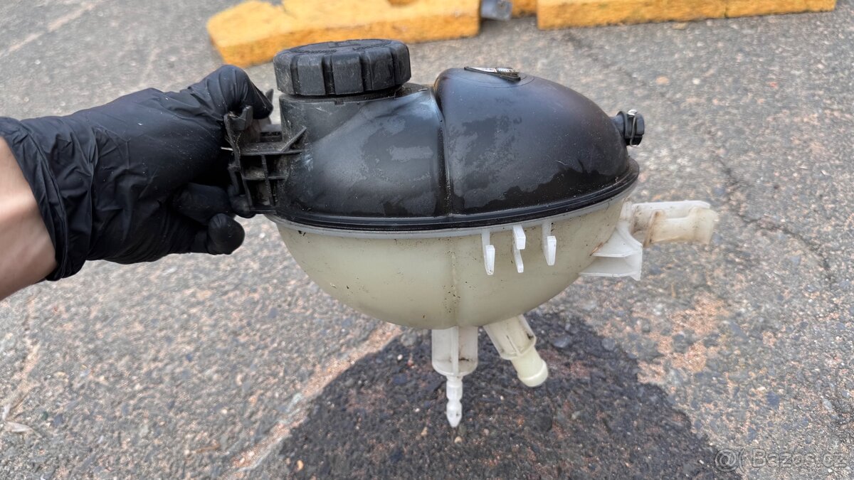 Expanzní nádoba Mercedes 200 220 250 300 350