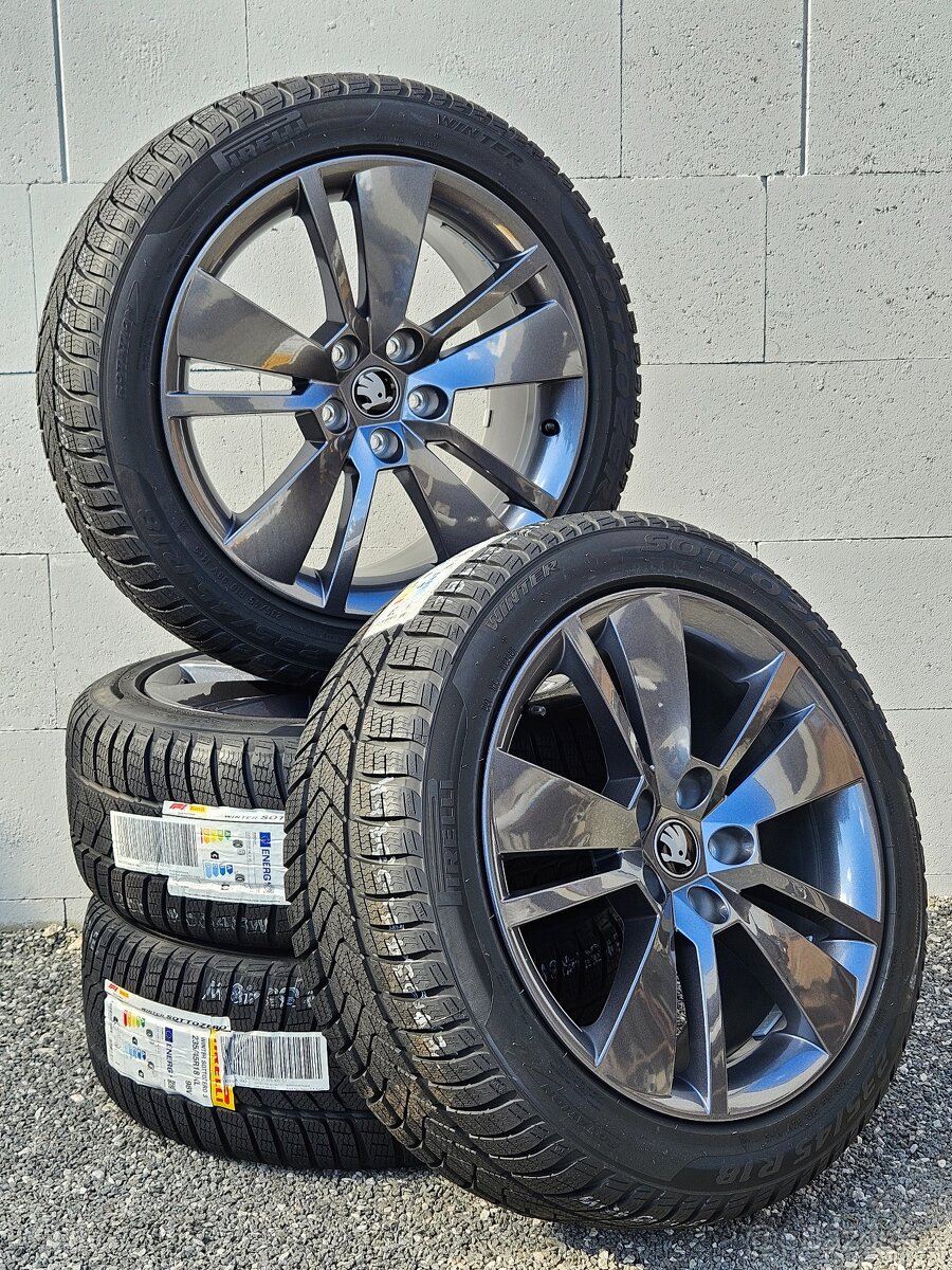Pěkná nová zimní orig alu Škoda Superb 3, Pirelli 235/45/18