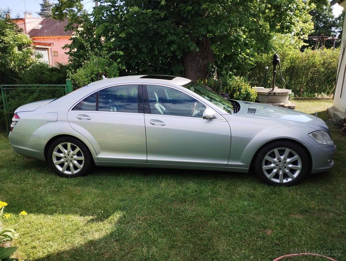 S320 CDI RHD W221 235 HP téměř jako nové zvenku/uvnitř